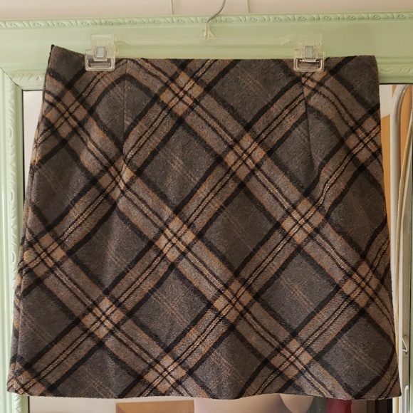 Plaid Tan and Black Women's Skirt - Picture 1 of 6